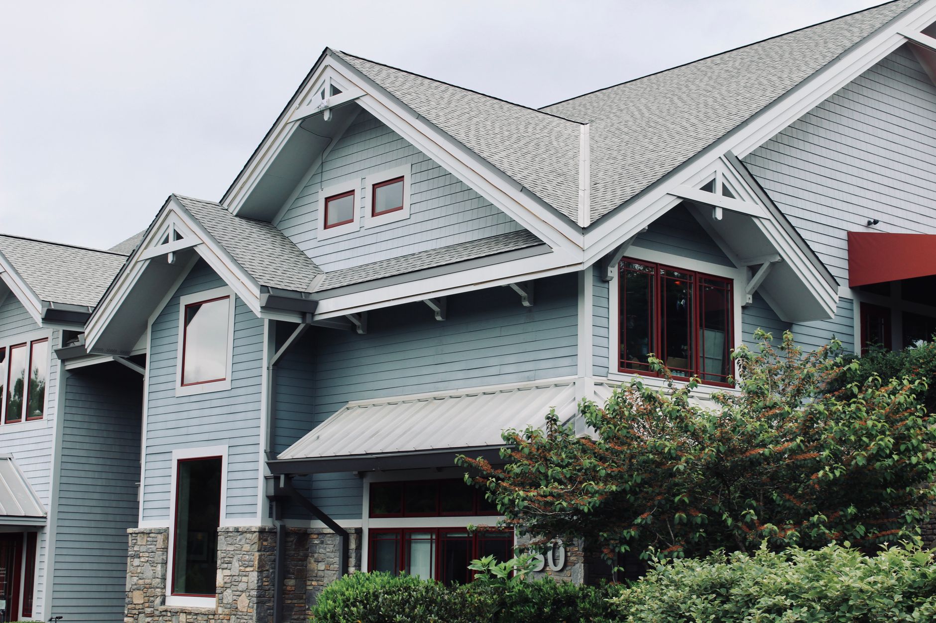 Designer shingle upgrade on a new build, Avon OH